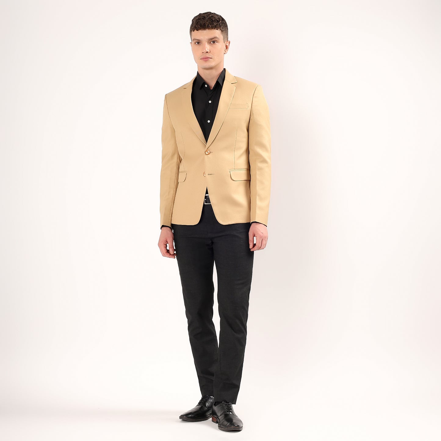 Detail shot of Darelooks beige blazer showcasing two-button closure and refined tailoring in wrinkle-resistant polyester