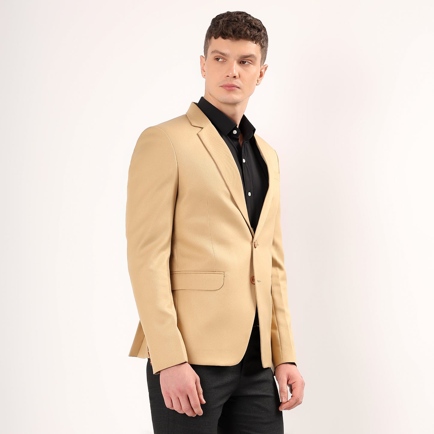 Close up of Darelooks beige blazer practical 5 pocket design and clean stitching for everyday elegance
