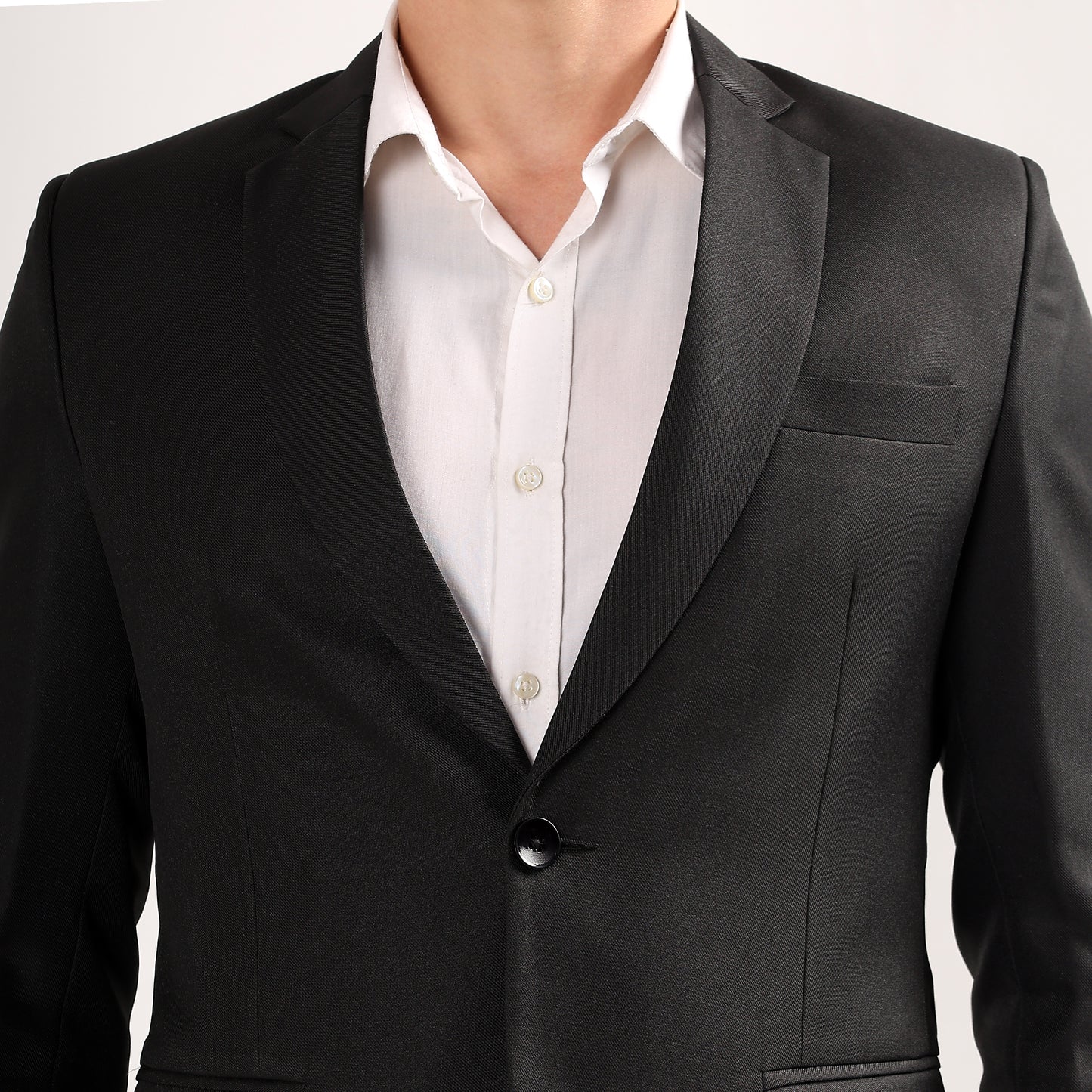Model wearing Darelooks black blazer single breasted tailored design for weddings and upscale gatherings