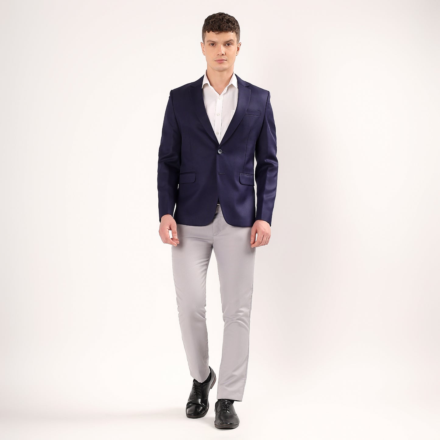 Folded Darelooks navy blue blazer minimalist elegant outerwear ready for any smart casual occasion