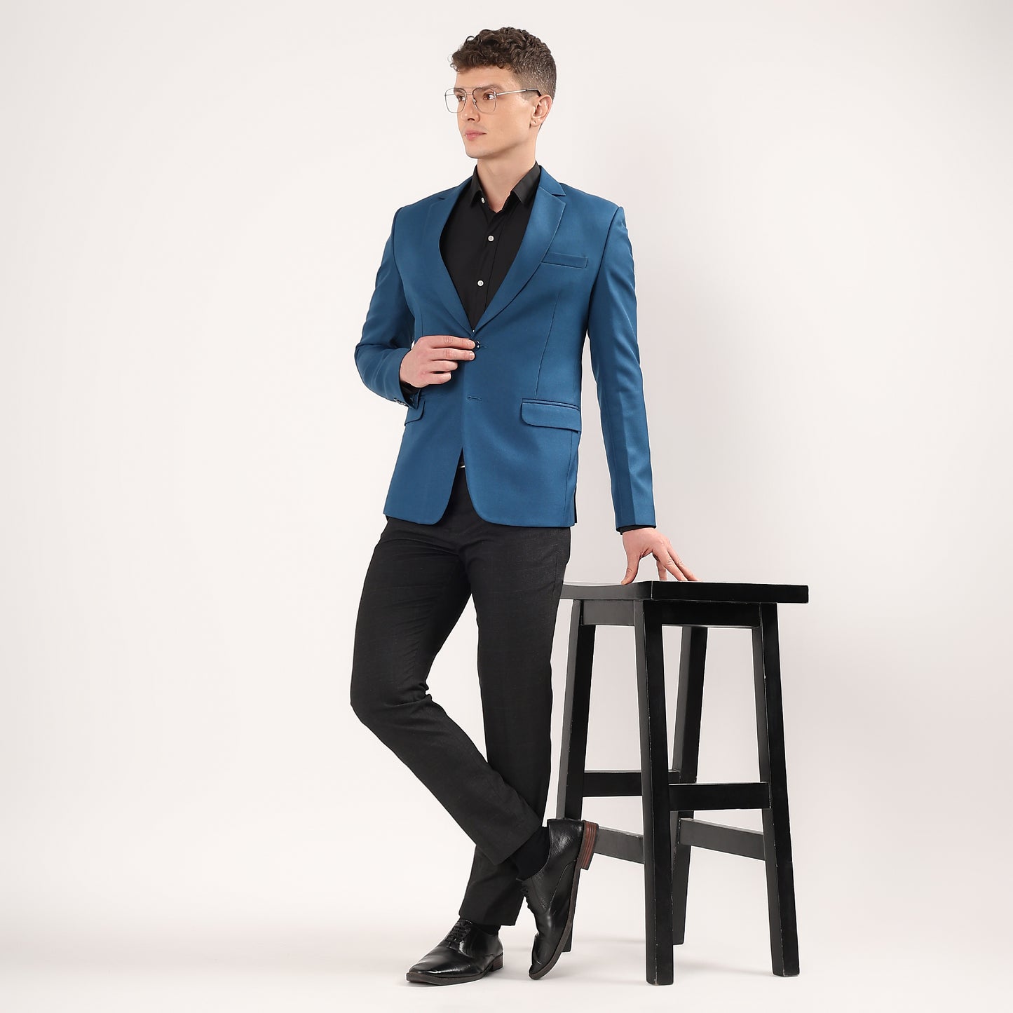 Close up of Darelooks peacock green blazer features 5 pocket layout with clean sharp stitching