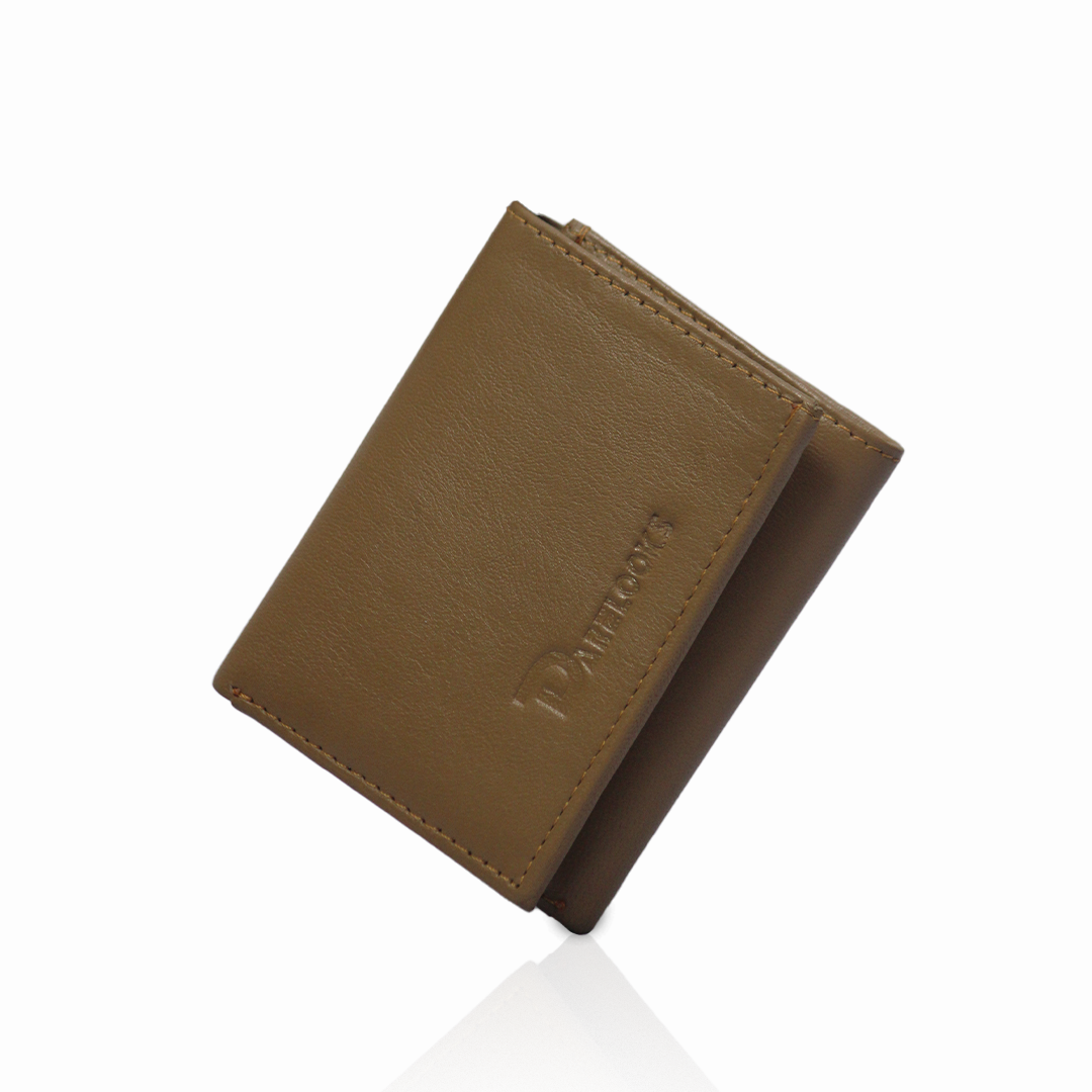 darelooks brown leather card holder with 9 compartments. Perfect for organizing cards, cash, and IDs in a compact, elegant design."