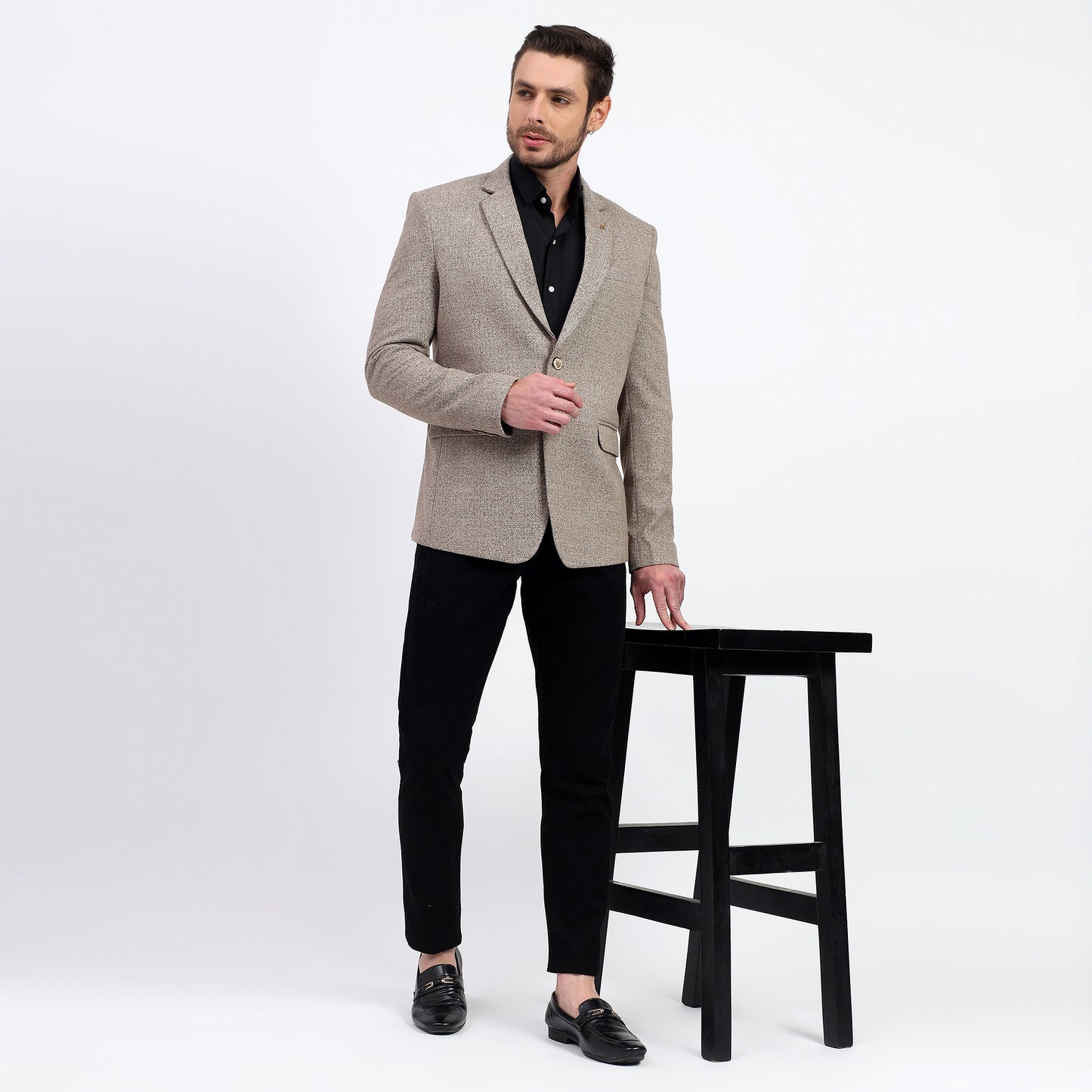 A modern classic DareLooks men's brown tweed blazer sharp look
