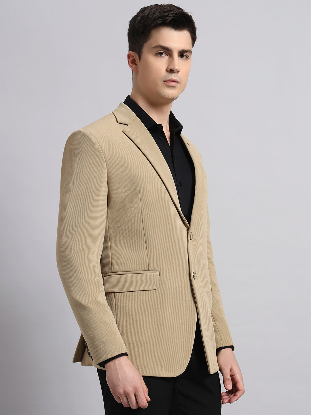 Smart layering outfit with beige stretchable blazer