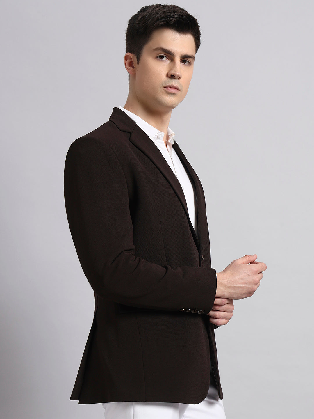 Polished outfit styling with stretchable brown blazer