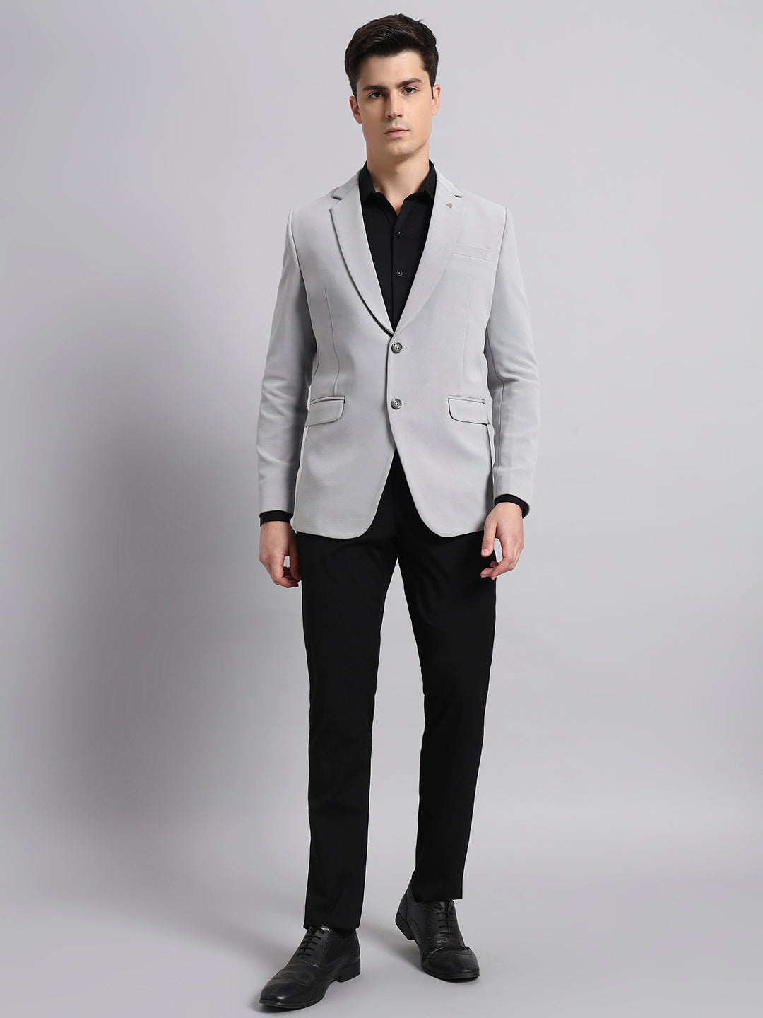 Fine stitching and finishing of grey stretchable blazer