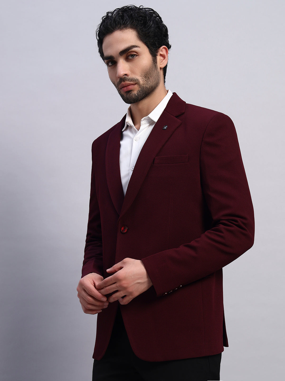 Smart flexible outfit with wine stretch blazer