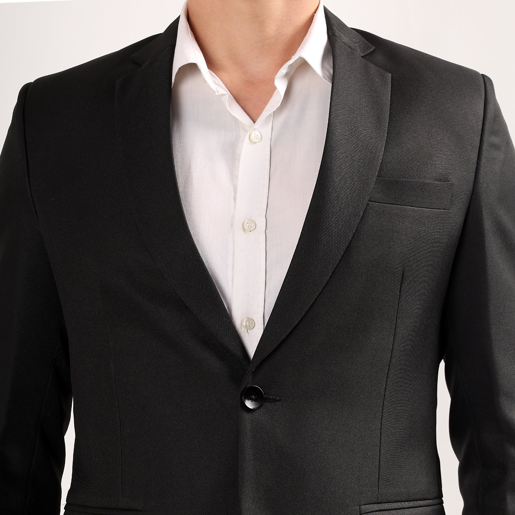 Model wearing Darelooks black blazer single breasted tailored design for weddings and upscale gatherings