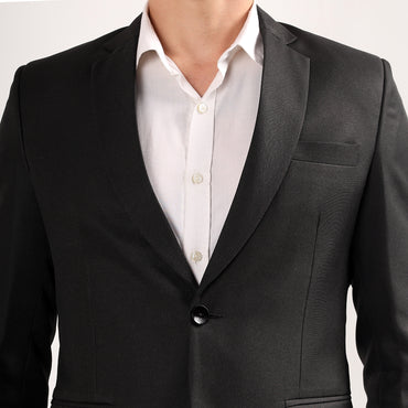 Model wearing Darelooks black blazer single breasted tailored design for weddings and upscale gatherings