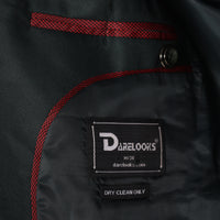 Notch lapel close-up of Darelooks men's blazer  classic tailoring in refined deep green fabric