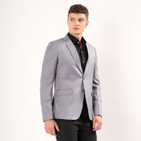 Button close-up on Darelooks Spanish grey blazer  two-button single breasted modern cut

